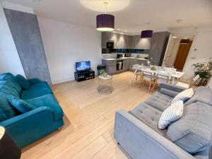 Promo Rate - St Johns Wood 3-bed flat with balcony near Marylebone, Regents Park & London Zoo by NourNest Apartments