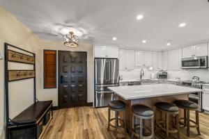 Bear Claw 414 - Ski-in Ski-out Condo!