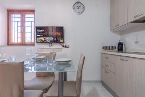 15 min to Historic Center, 5 min to Bus, Balcony