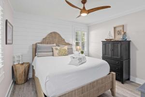 Palms of Hart- 2 Blocks from Beach Dog Friendly