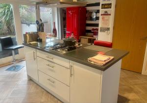 4 bed Townhouse with spectacular views 4 miles from Cardiff 10min drive or train journey to city centre