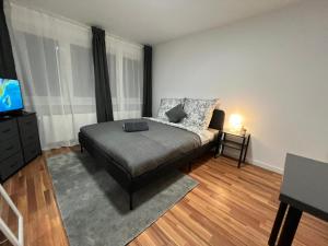 FlexStay Room 8