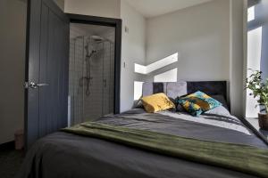 Marlor House, Denton, Free Parking