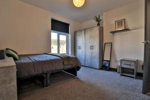 Marlor House, Denton, Free Parking