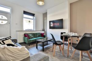Marlor House, Denton, Free Parking