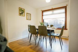 4 BR House By Caledonia Luxe Stays Short Lets & Serviced Accommodation Livingston