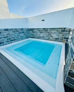 Modern Central Ocean View and Jacuzzi Apartment