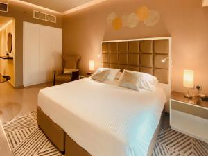 Premium Guest - Majestine Downtown Luxe