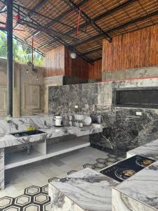 greyhouse moalboal queen bed