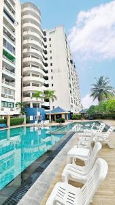 市中心 5分钟到海边 全新房 全新泳池 密码锁 网络电视 阳台 私人洗衣机 可两房联订 长租折扣