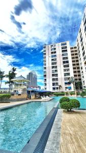 市中心 5分钟到海边 全新房 全新泳池 密码锁 网络电视 阳台 私人洗衣机 可两房联订 长租折扣