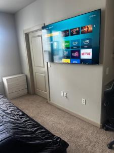 Cozy One Bedroom with private Garage