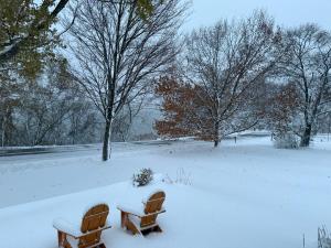 Lakefront Farmhouse for Family Gatherings