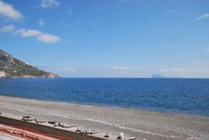 Oasi 2 terrace overlooking the sea in Canneto
