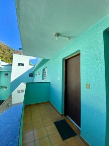 Apto com Sacada e Vista Mar a Passos da Praia