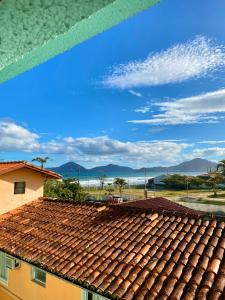 Apto com Sacada e Vista Mar a Passos da Praia