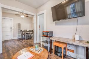 Cornerlight Haven - Near Downtown and Attractions