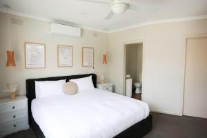 Grove Retreat With Pool, Sauna and Family Fun