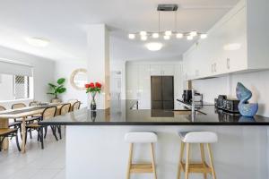 Expansive Coolum Beach Apartment