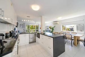 Expansive Coolum Beach Apartment