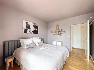 Appartement dans un immeuble de caractère , vue sur le Temple Neuf avec parking