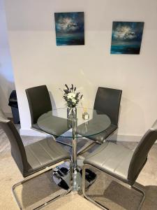 Fantastic convenient 2 Bedroom 2 bathroom Perfect for Stansted Airport, 3 minute walk to Bishops Stortford Train Station!