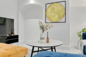 Bright Modern Mill Hill Home Free Parking and Garden