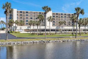 Crescent Surf - 3BR condo w pool & beach access