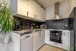 Monge 2 - KP - Elegant T2 in heart of 5th