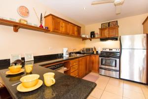 Cozy Ground-Floor Condo with Community Pool, Rancho and Lush Garden Views