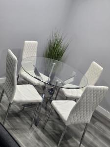 Beautiful Brand New Suite with Private Entrance and free on-site parking