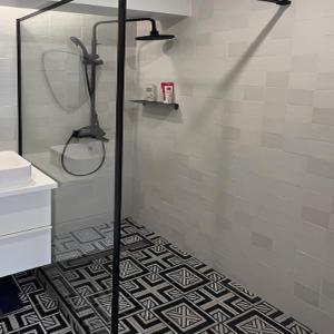 Cherche midi 3- CI- Bright apt with balcony for 2ppl Paris 6th