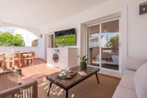 2 private terraces 10 min Puerto Banus pool