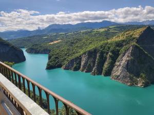Chalet des étoiles au pied des montagnes
