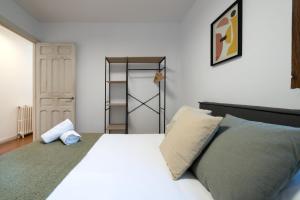 APT Cozy Billiards Diana Central