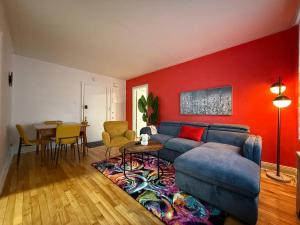 Delightful Style & Comfort in Montreal! Sleep 4!
