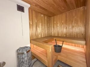 Unique Caravan Stay with Private sauna, parking & wifi