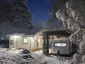 Unique Caravan Stay with Private sauna, parking & wifi