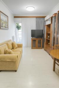 Mamour Apartments, Near Tram & 8 to Beach, Queen Bed Comfort