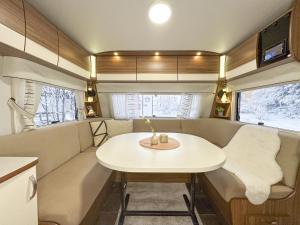 Unique Caravan Stay with Private sauna, parking & wifi