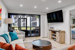 Pointe Santo D1 - Gorgeous Residence, Fantastic Amenities, Walk Out Patio, and Direct Gulf Views