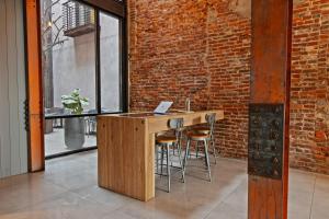 Sosuite at The Queen - Queen Village