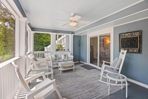 CA411: 411 Carolina Blvd.