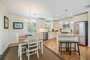 CA411: 411 Carolina Blvd.