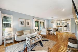 PS4521: 4521 Parkside Villa