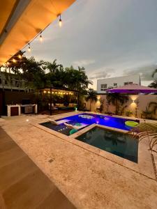 Luxury Private Villa At Metro Pool Jacuzzi Wifi Sleeps 10