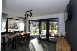 Комплекс котеджів "Під лісом"