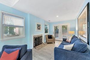CM4005: 4005 Cameron Blvd.