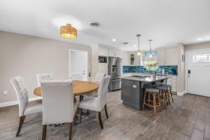 Turtle Pointe - 3BR Poolside Coastal Escape