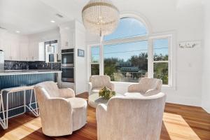 AV8-30: 8 30th Avenue